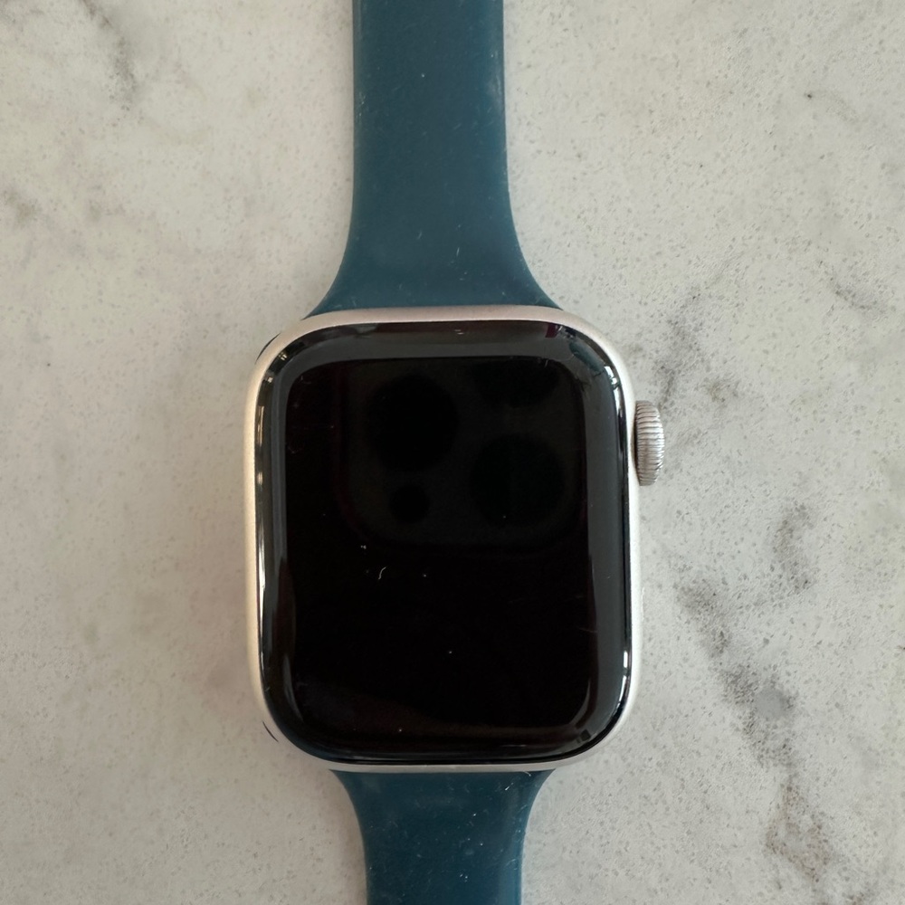 Apple Watch Series 7. 41 MM. Aluminum